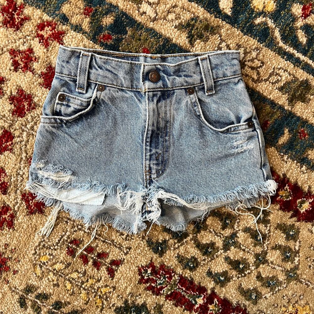 Levi's 550 Relaxed Fit Slim Cut Off Shorts